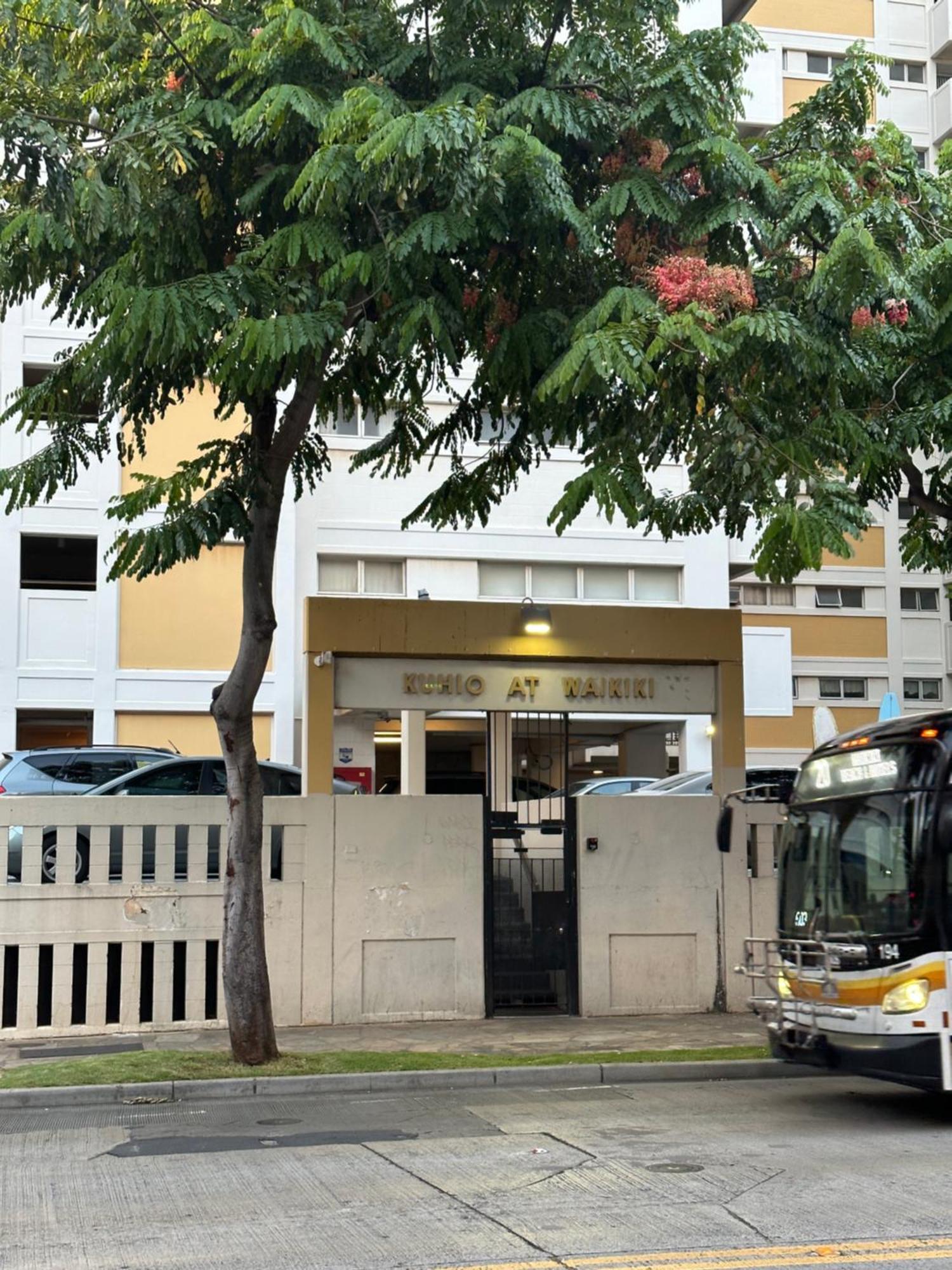 Wellcome To Lovely 2 Beds 2 Baths Free Parking In Waikiki Apartment